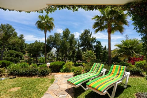 Garden, sunbed