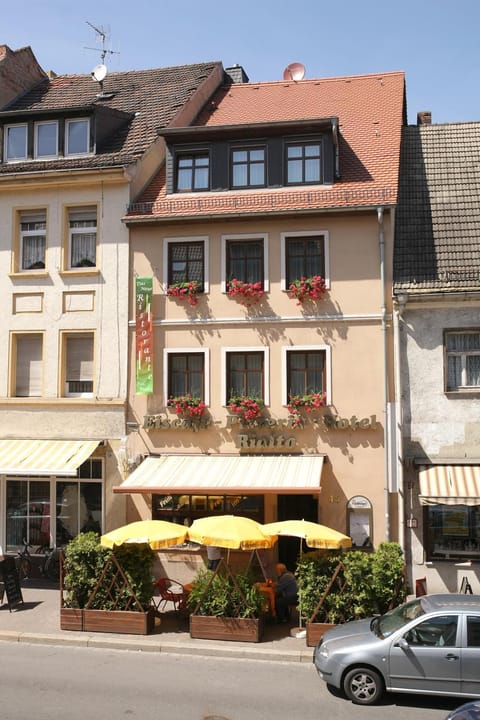 Facade/entrance