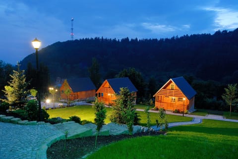 Property building, Neighbourhood, Garden