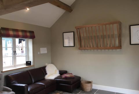 Living room, Photo of the whole room, Decorative detail