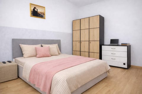 Bed, Photo of the whole room, Bedroom, wardrobe