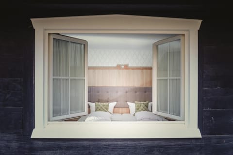 Property building, Bed, Bedroom