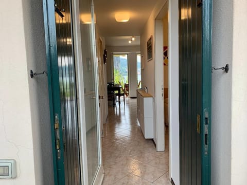 Mamma Ciccia - Lake front apartment, beach and swimming pool Apartment in Lierna