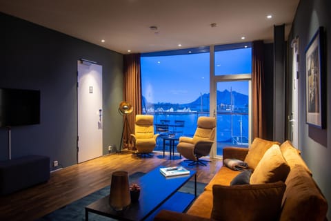 Communal lounge/ TV room, Living room, Seating area, Sea view