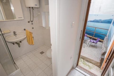 Bathroom, Balcony/Terrace