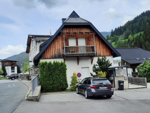 Property building, Neighbourhood