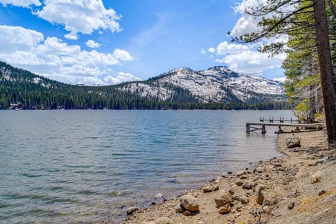 Waterfront Truckee Cabin on Donner Lake! Cabin in Donner Lake