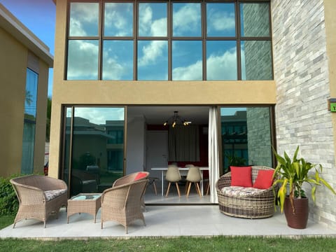 Patio, Facade/entrance