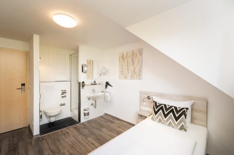 Bed, Bathroom, Photo of the whole room, Bedroom