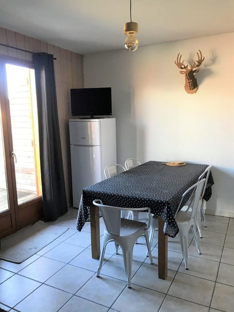 Chalet 3 pièces 7 personnes, les Flocons du Soleil, la Joue du Loup Chalet in Provence-Alpes-Côte d'Azur