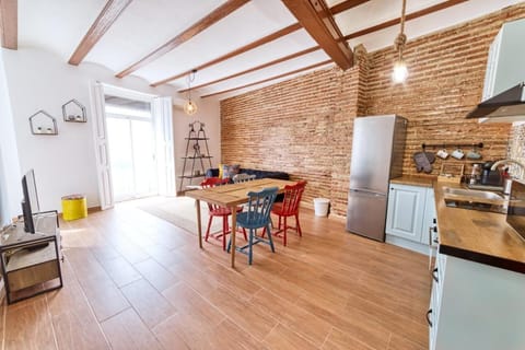 Beams & Bricks Apartment in Valencia