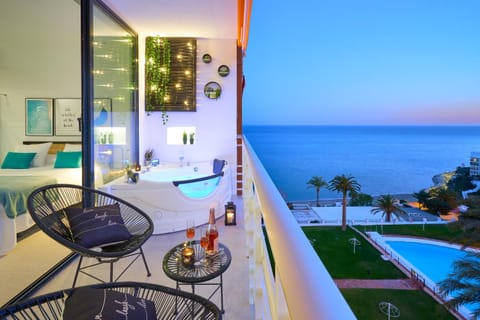 Balcony/Terrace, Pool view, Sea view