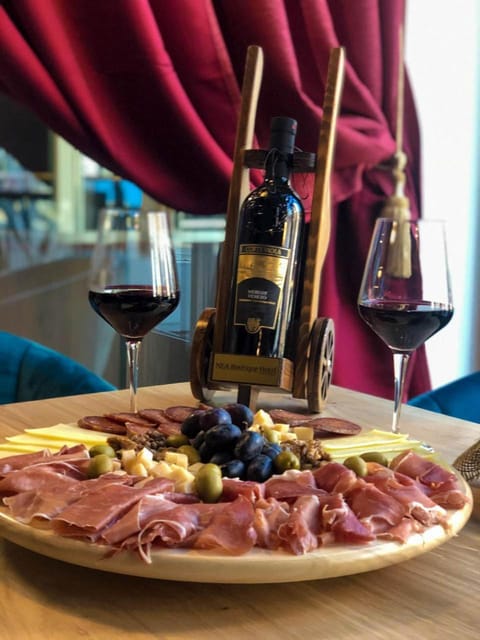 Food and drinks, Food, Drinks