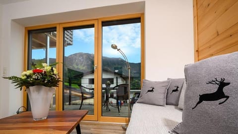 Balcony/Terrace, Living room, Seating area, Mountain view