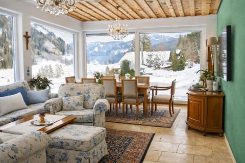 Living room, Seating area, Dining area