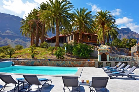 Property building, Pool view