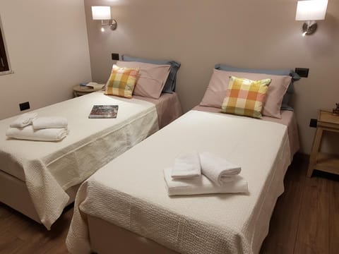 Photo of the whole room, Bedroom, Garden view, Italian breakfast, heating, internet, safe, towels, air conditioner