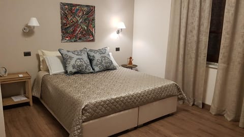 Staff, Spring, Bed, People, Winter, Summer, Photo of the whole room, Decorative detail, Bedroom, Autumn, Seasons, Family