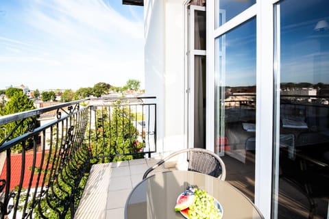 Property building, Day, View (from property/room), Balcony/Terrace