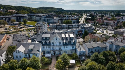 Property building, Day, Neighbourhood, City view, Location