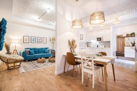 Kitchen or kitchenette, Living room, Photo of the whole room, Seating area, Dining area