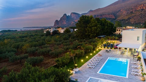 Bird's eye view, Swimming pool