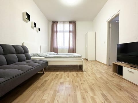 TV and multimedia, Photo of the whole room, Seating area