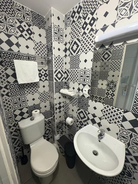 HOTEL DU MONT LOUIS Hotel in Paris