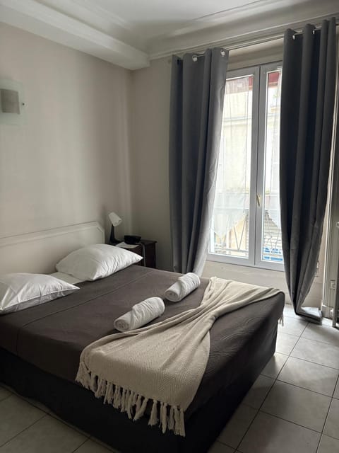 HOTEL DU MONT LOUIS Hotel in Paris