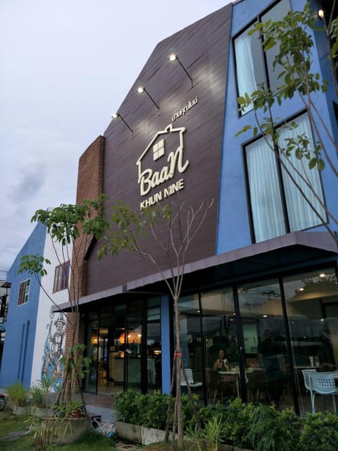Facade/entrance