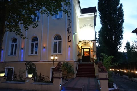 Facade/entrance