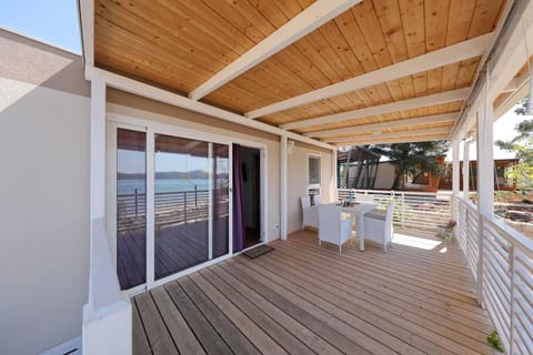 Property building, Facade/entrance, Seating area