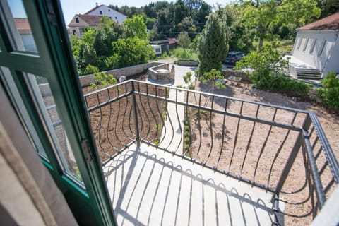Balcony/Terrace, Garden view