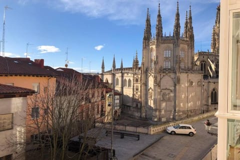 Nearby landmark, Landmark view