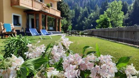 Property building, Patio, Facade/entrance, Day, Natural landscape, Summer, Garden, Seating area, Garden view