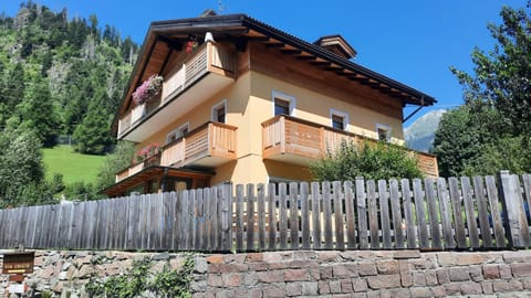 Property building, Summer, Garden, Hiking, Cycling, Garden view, Mountain view, Mountain view, Quiet street view, Parking