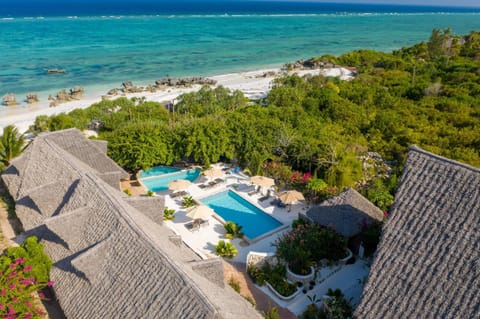 Property building, Bird's eye view, Pool view, Swimming pool