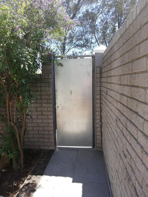 sunny get away for a family of 4 Apartment in Cape Town