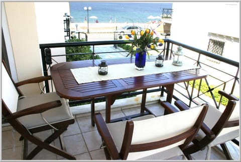 Patio, View (from property/room), Balcony/Terrace, Dining area, Sea view