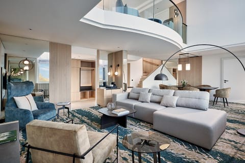 Living room, Seating area