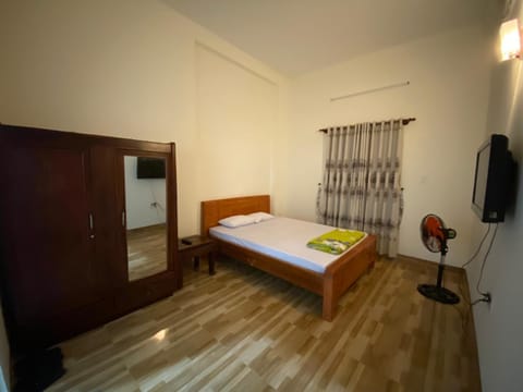 Bed, TV and multimedia, Bedroom, wardrobe