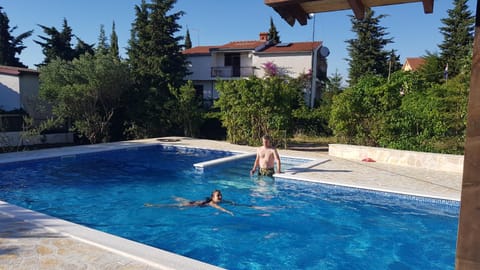 Villa Ivanka Murter ap A sa grijanim bazenom i besplatnim parkingom Apartment in Murter