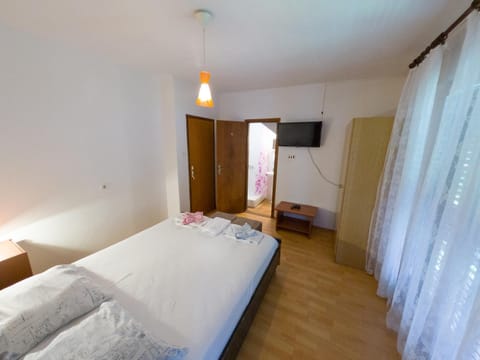 Villa Ivanka Murter ap A sa grijanim bazenom i besplatnim parkingom Apartment in Murter