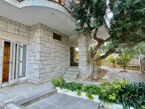 Property building, Facade/entrance, Garden