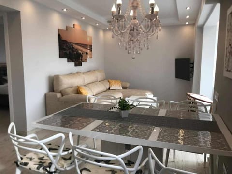 Sol y Playa en Benalmádena Piscina & Parking Apartment in Torremolinos