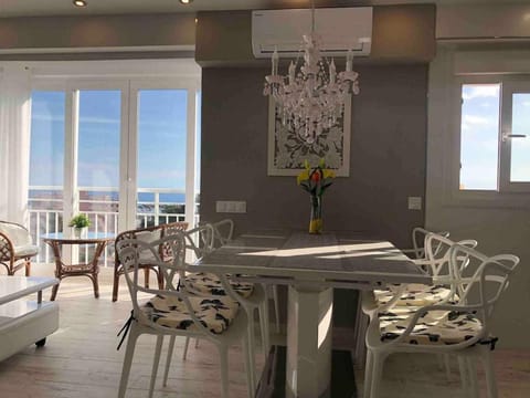 Sol y Playa en Benalmádena Piscina & Parking Apartment in Torremolinos