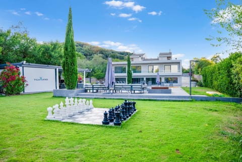 Property building, Natural landscape, Activities, BBQ facilities, Game Room, Garden, Garden view, Pool view, Swimming pool, Sports, sunbed