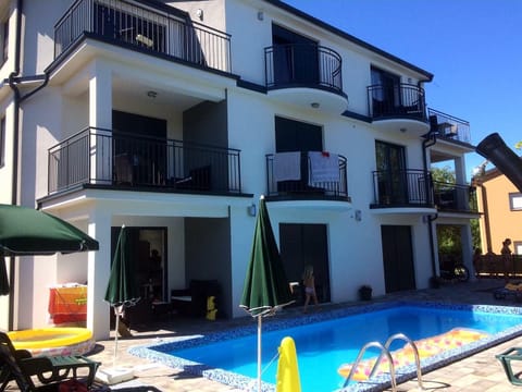 Property building, Swimming pool
