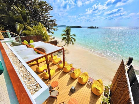 Restaurant/places to eat, Seating area, Sea view