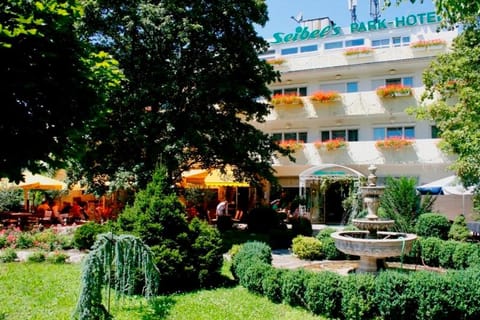 Facade/entrance, Garden